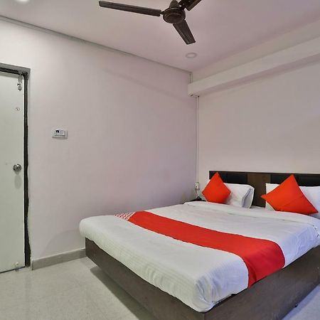 Oyo 37398 Hotel Jalsa Palace Naroda Exteriér fotografie