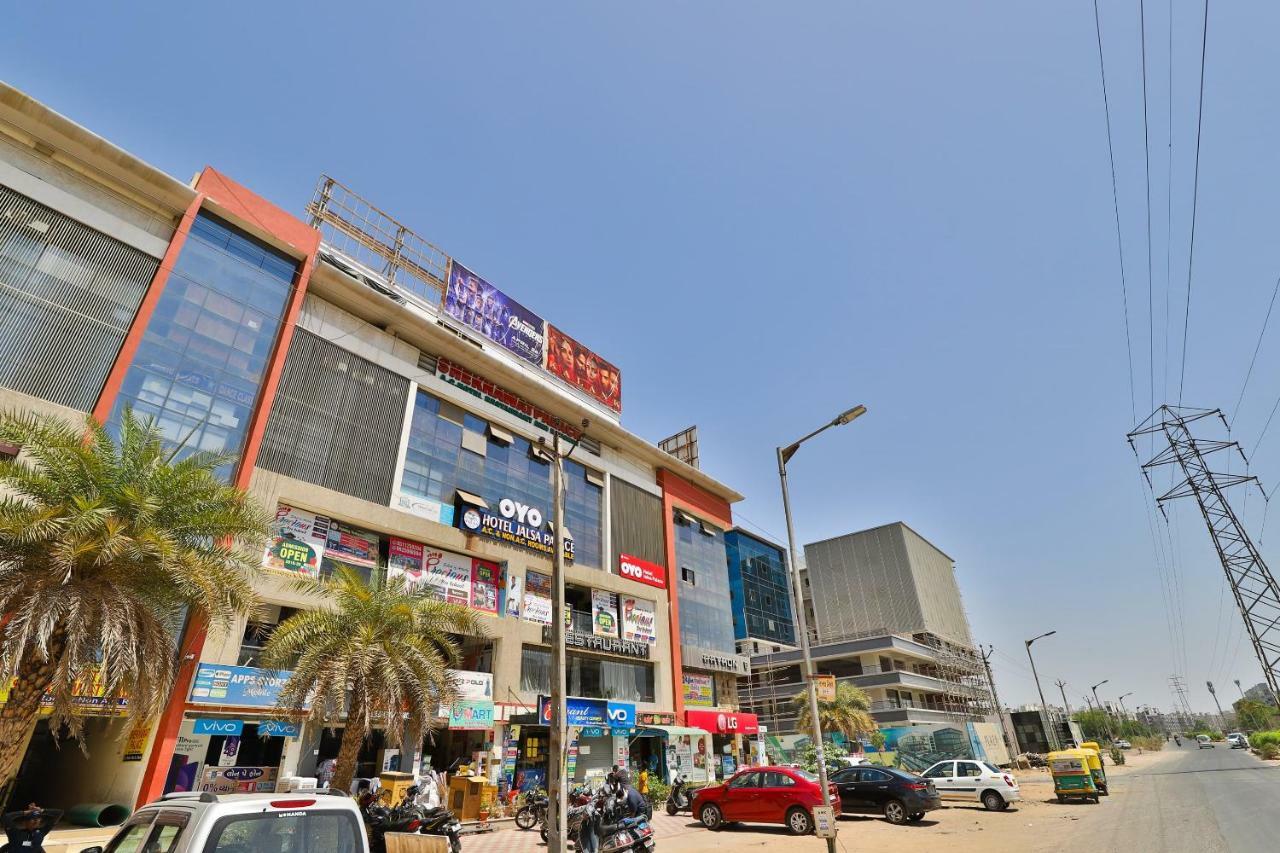 Oyo 37398 Hotel Jalsa Palace Naroda Exteriér fotografie