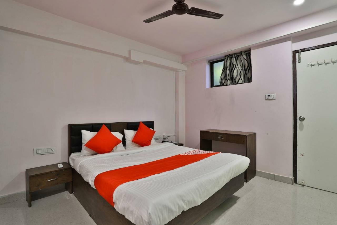 Oyo 37398 Hotel Jalsa Palace Naroda Exteriér fotografie
