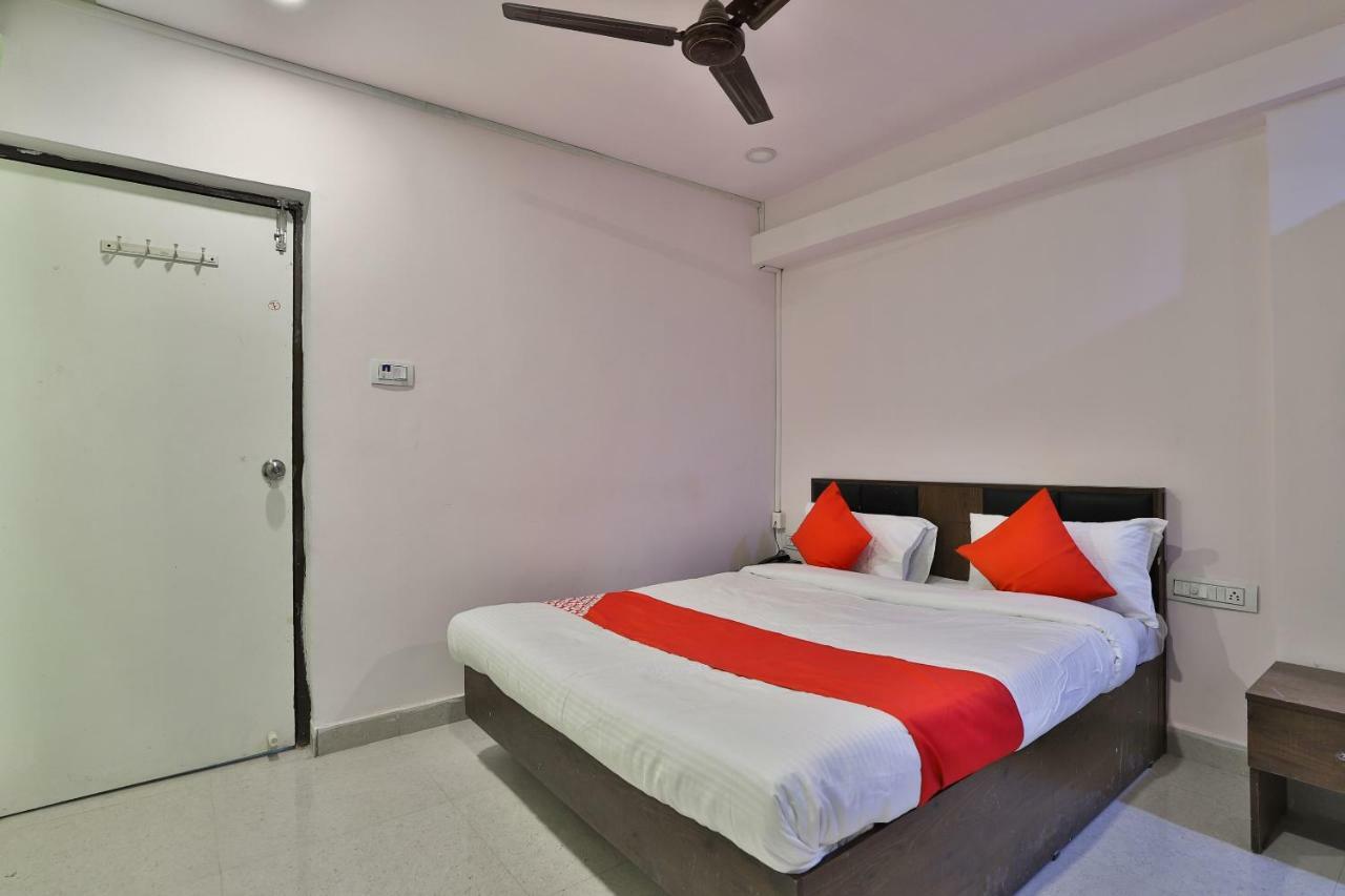 Oyo 37398 Hotel Jalsa Palace Naroda Exteriér fotografie
